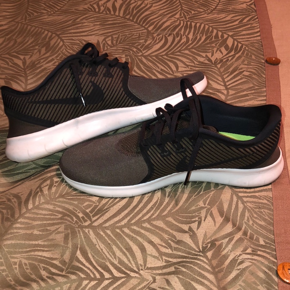 Nike free runs